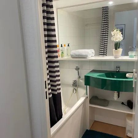 Proche Dans Avec Piscine